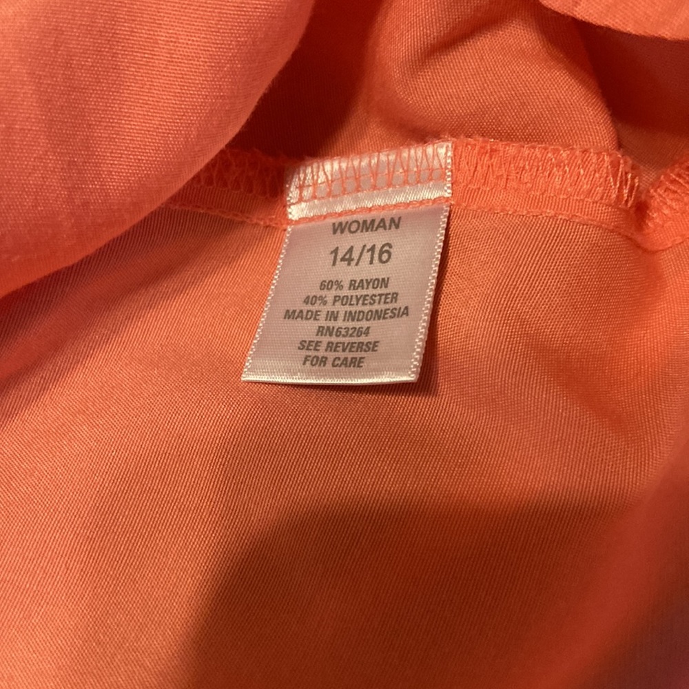 Dressbarn. Button front blouse. Excellent condition. - Picture 5 of 6